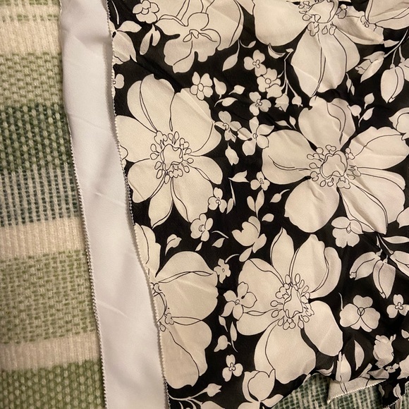 Floral Banana Republic Blouse - Picture 8 of 9